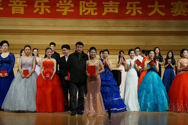 音乐学2班  符建满 2013级音乐表演班  杨乐 2013级音乐学2班  王志方